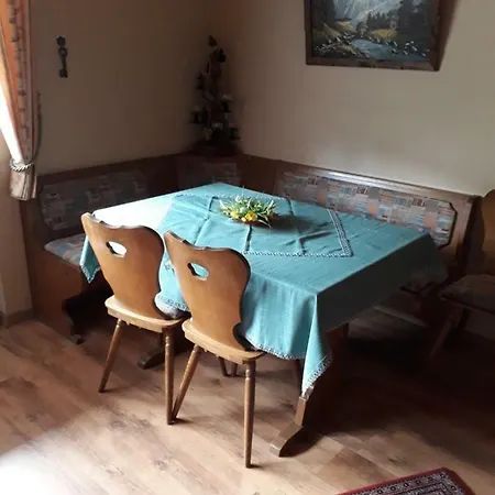 Feit Hans Otto Apartment Briedel
